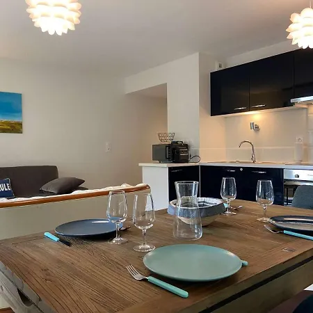 Beau T3 A Les Pins Avec Terrasse, Garage Et Proche Commerces - Fr-1-245-175