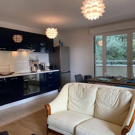 Beau T3 A Les Pins Avec Terrasse, Garage Et Proche Commerces - Fr-1-245-175 Apartmán *