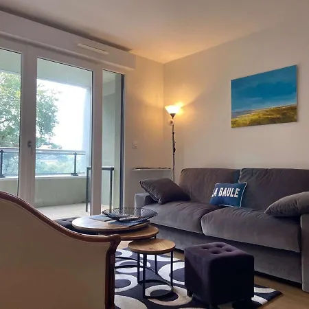 Beau T3 A Les Pins Avec Terrasse, Garage Et Proche Commerces - Fr-1-245-175