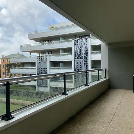 Beau T3 A Les Pins Avec Terrasse, Garage Et Proche Commerces - Fr-1-245-175