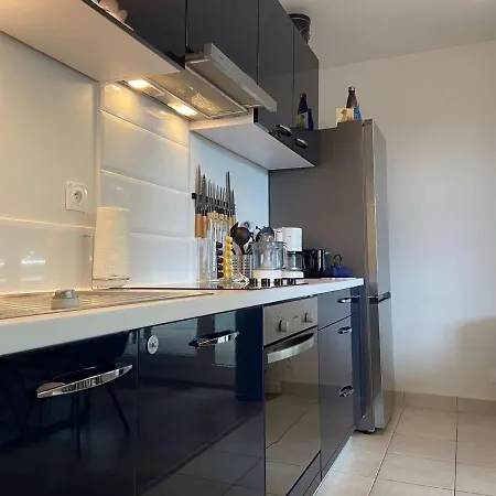 Apartmán Beau T3 A Les Pins Avec Terrasse, Garage Et Proche Commerces - Fr-1-245-175 *